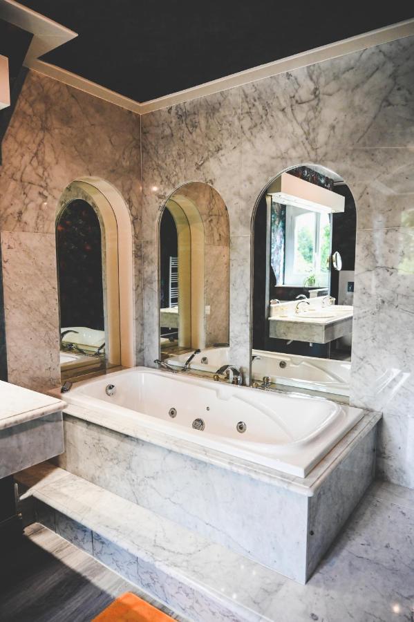 La Fontaine Dort Bed & Breakfast Tessy-sur-Vire Bagian luar foto